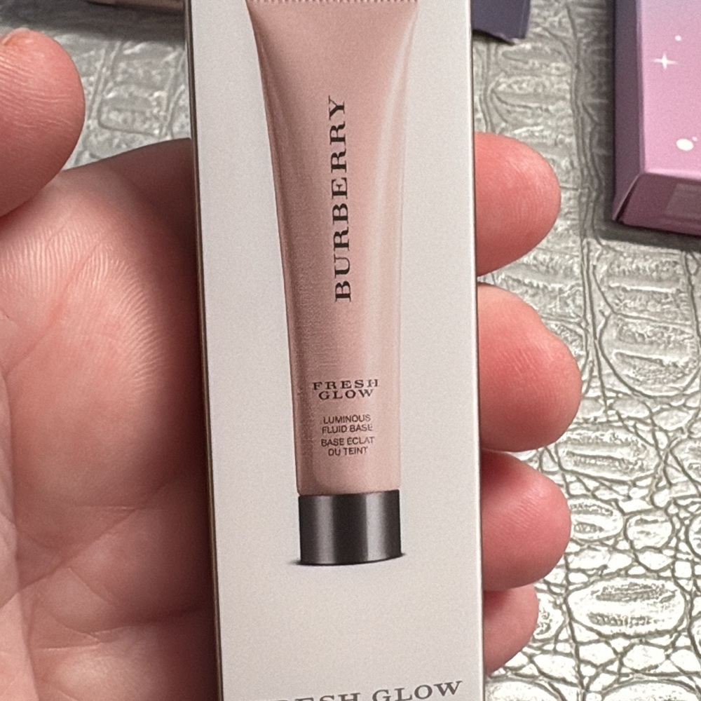 Burberry Fresh Glow Luminous Fluid Base - Soft Pink